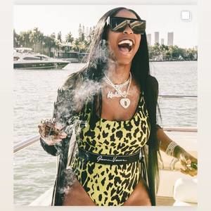 Meet your Posher, Kay